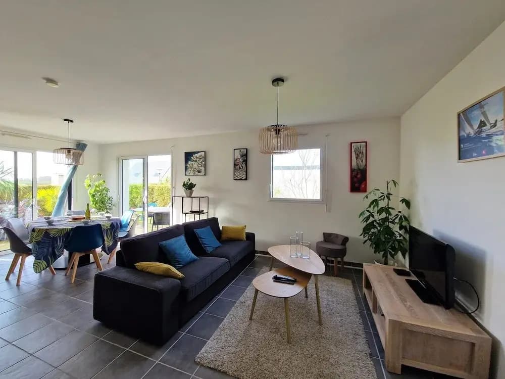 Modern House Near the Coast - Miniature 8