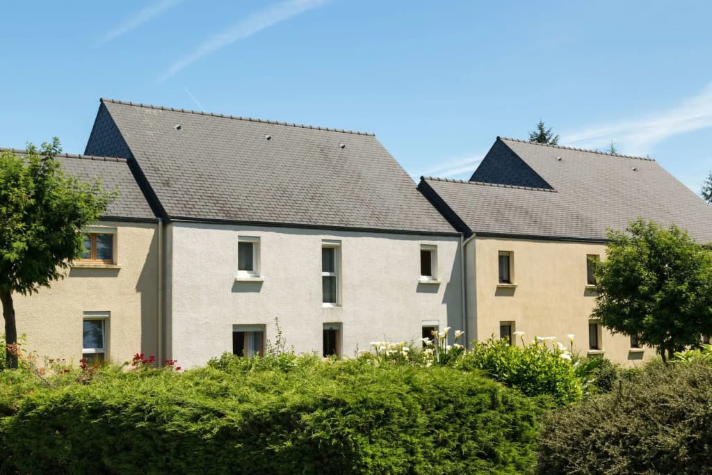 Logis Hôtel Au Chêne Vert - Photo 1