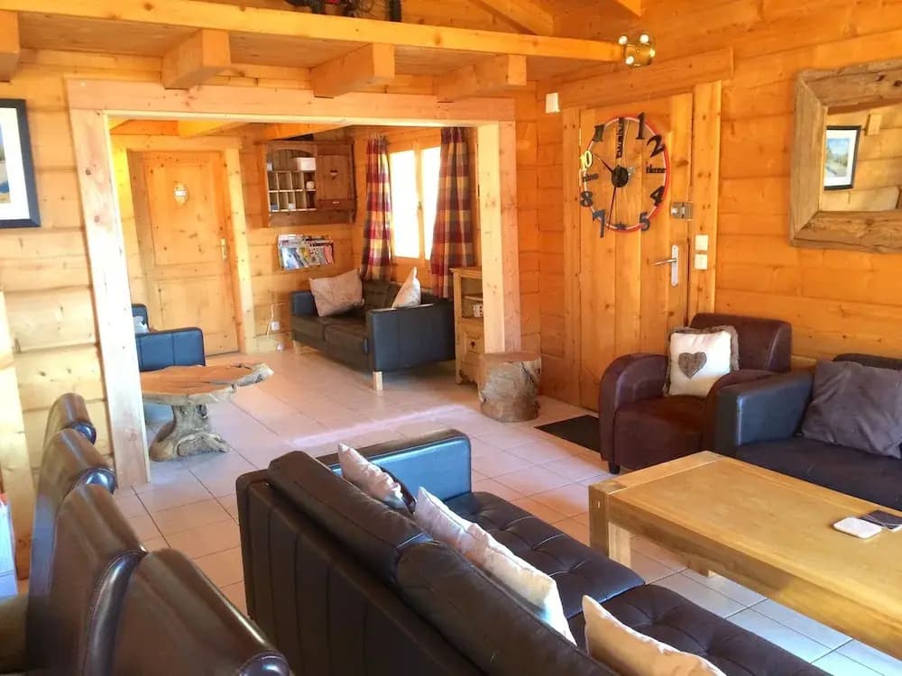 Mountain Chalet - Photo 1