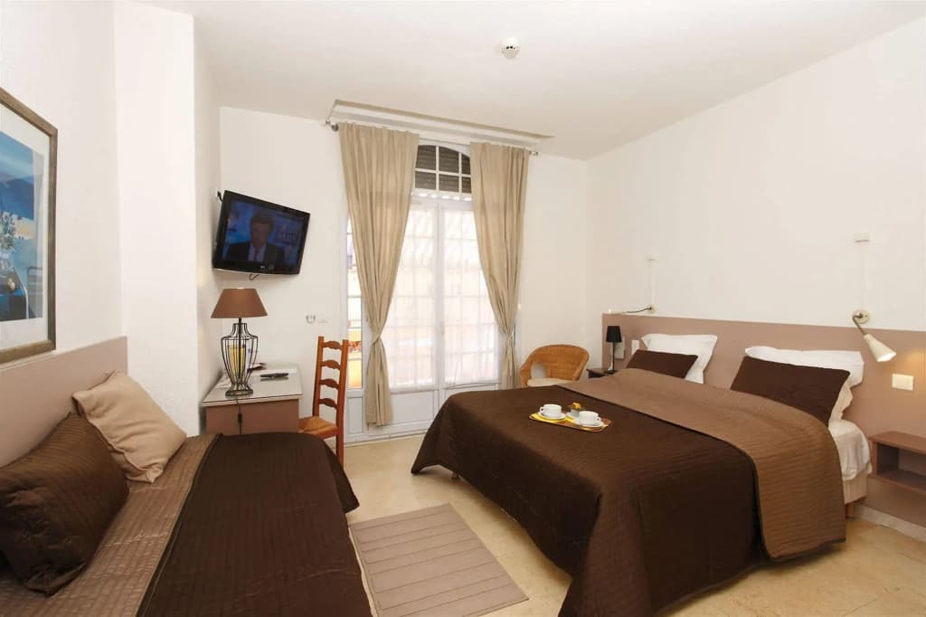 Logis Hotel l'Esterella - Photo 4