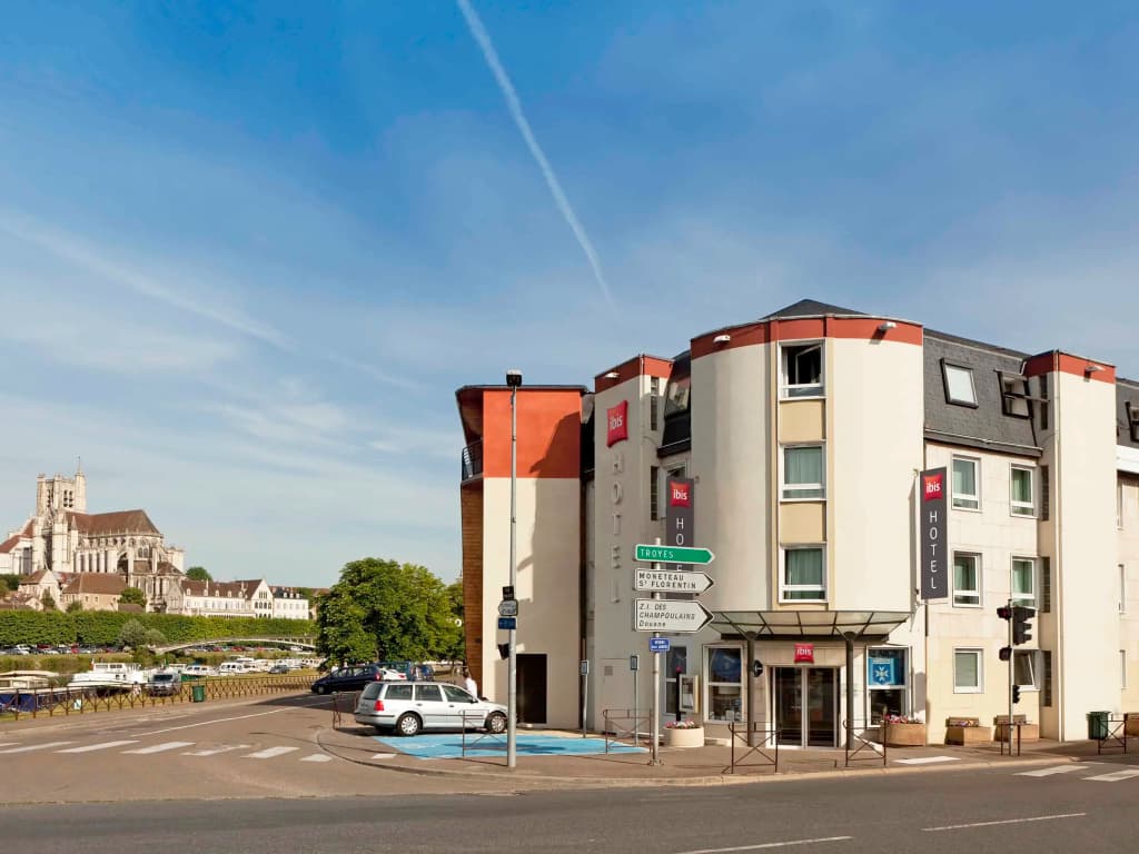 Ibis Auxerre Centre - Photo 1