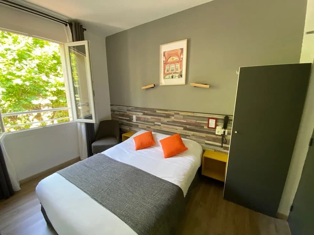Rev Hotel - Miniature 6