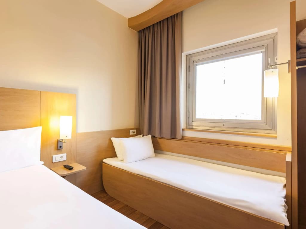 Ibis Amboise - Photo 2