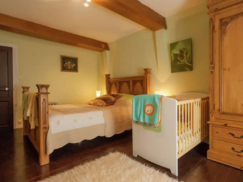 Spacious House With Heated Pool and Sauna - Photo 3