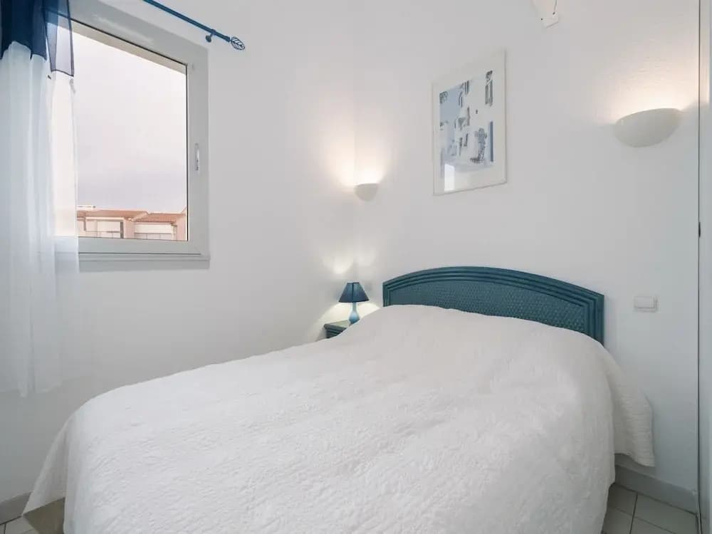 Stylish Seaside Stay in Agde - Photo 4