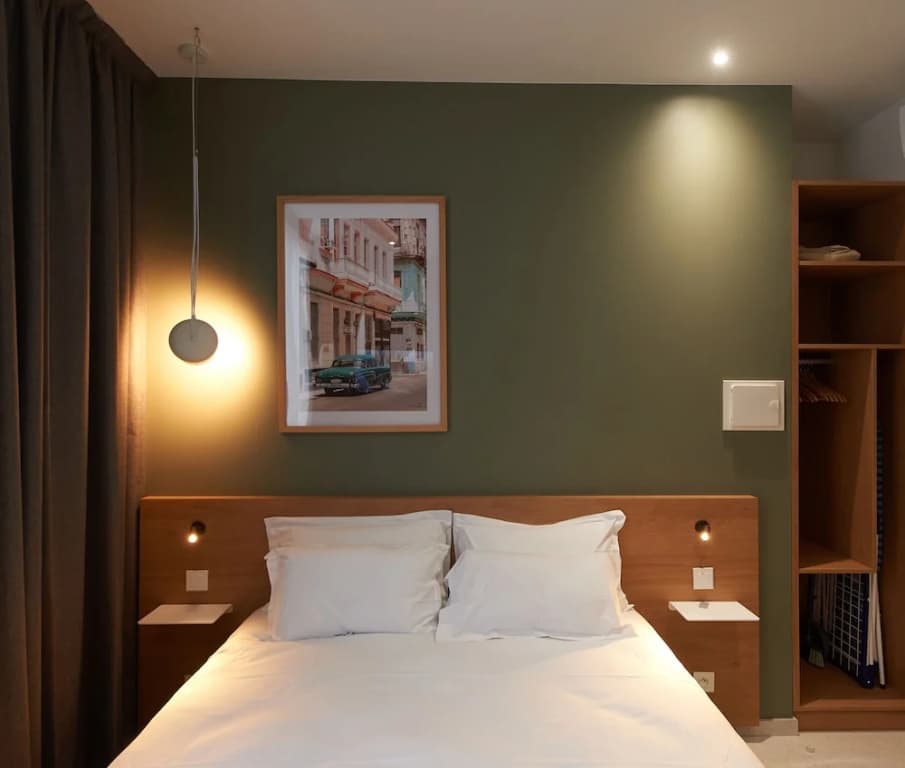 Corner Set - Photo 2
