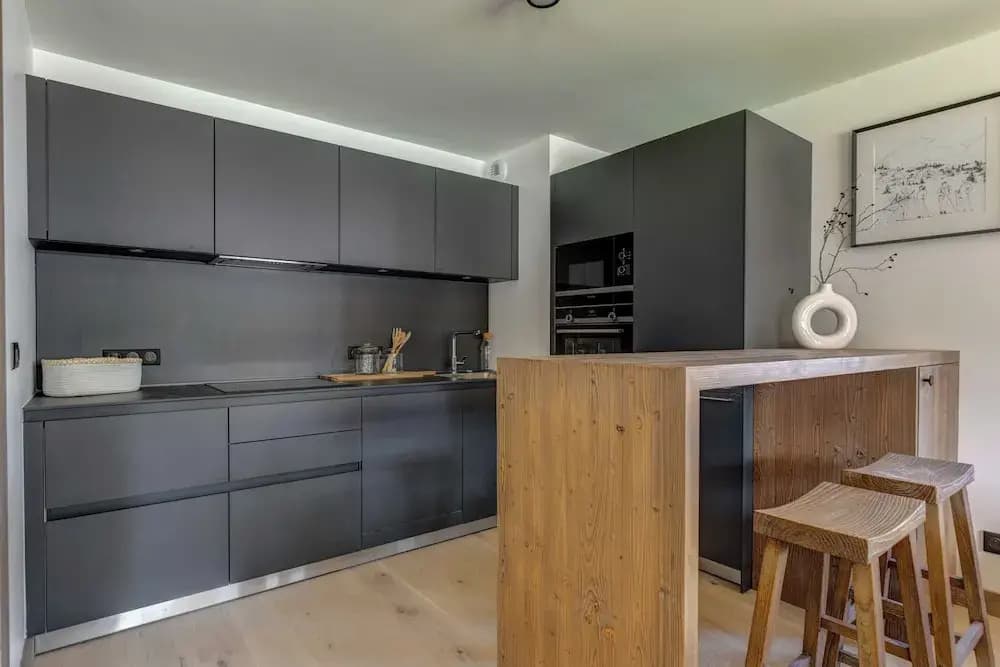 Ideal 3 Bedroom Apartment With 200m2 Garden - Photo 5