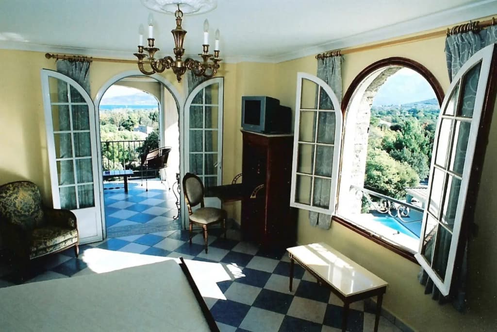 The Manor - Photo 2