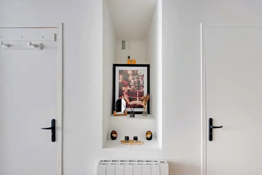 Spacious Studio in Cute Neighborhood - Photo 4