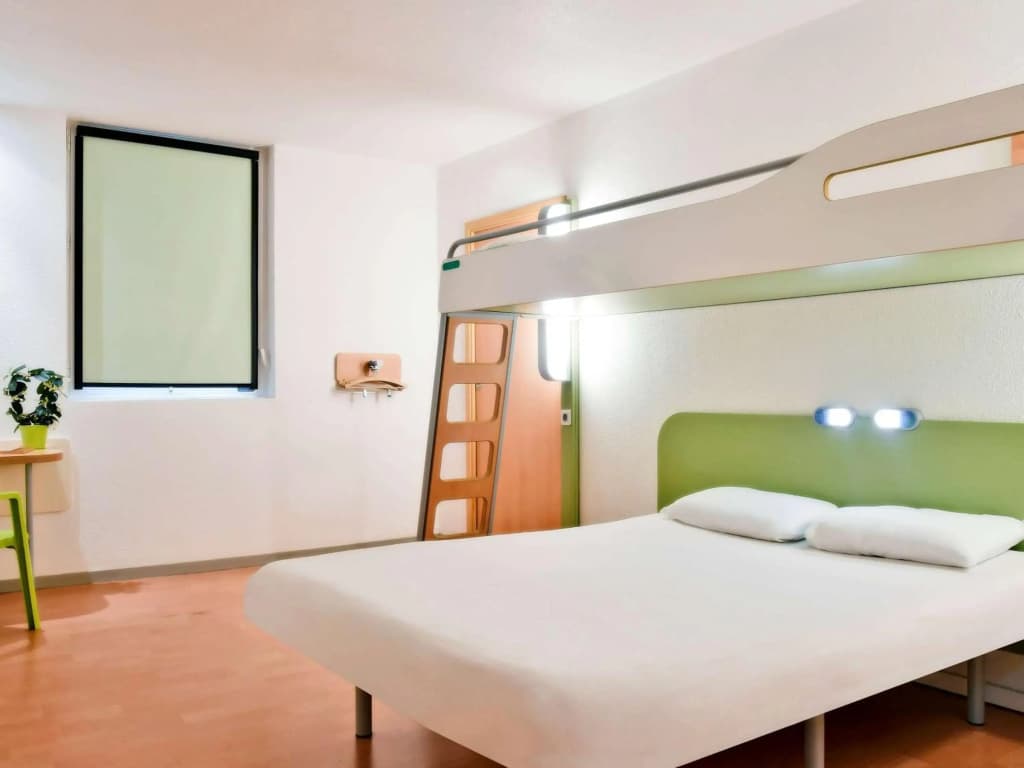 ibis budget Saint-Quentin Centre Gare - Photo 4