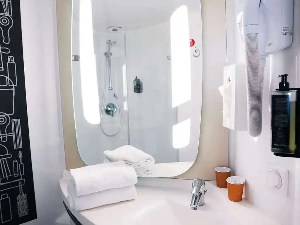 Ibis Budget Caen Porte De Bretagne - Miniature 8