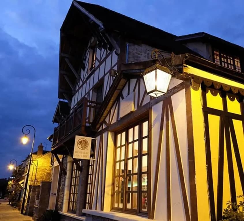 Besharat Gallery & Museum - Photo 1