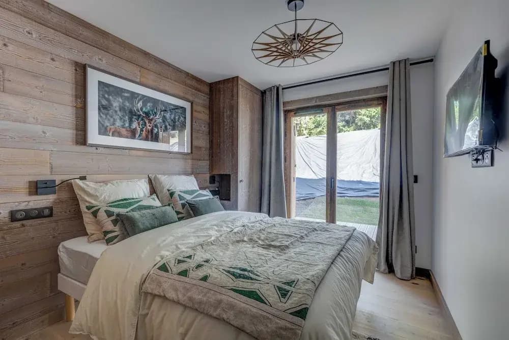 Ideal 3 Bedroom Apartment With 200m2 Garden - Photo 4