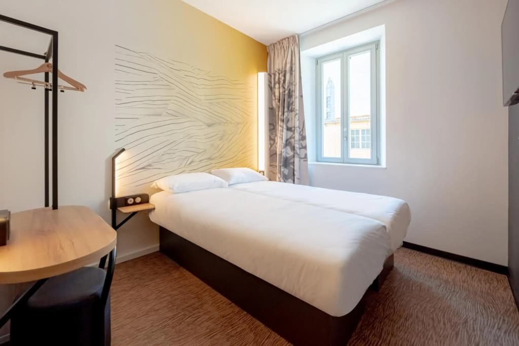 B&B HOTEL Toulon Centre Gare - Photo 3