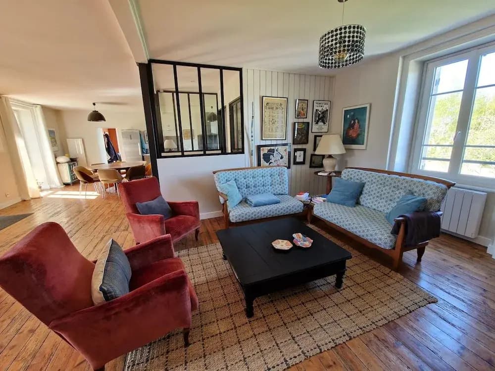 4 Family Home, Walking Distance to the Beach - Miniature 2