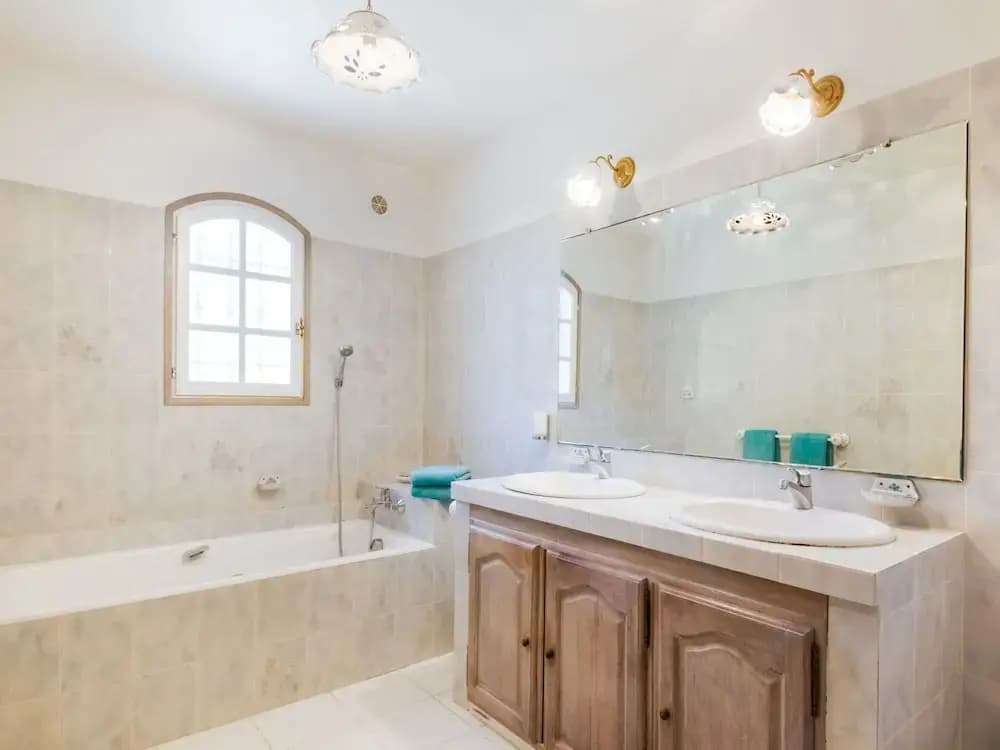 Nice Holiday Home in Lorgues - Miniature 8