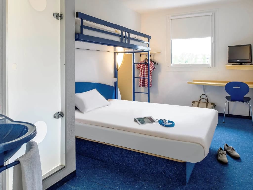 Ibis Budget Coutances - Miniature 7