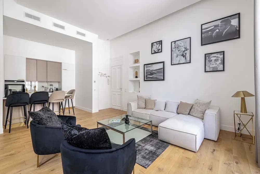 Luxury Renovated 4-room Apartment - rue Hoche - Bourgeois Building - Miniature 8
