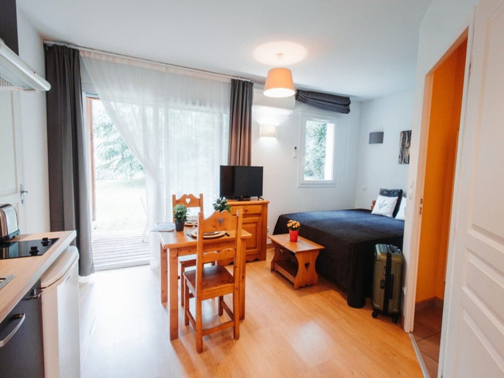 Cozy 2-bedroom Apartment for 4 People - Photo 2