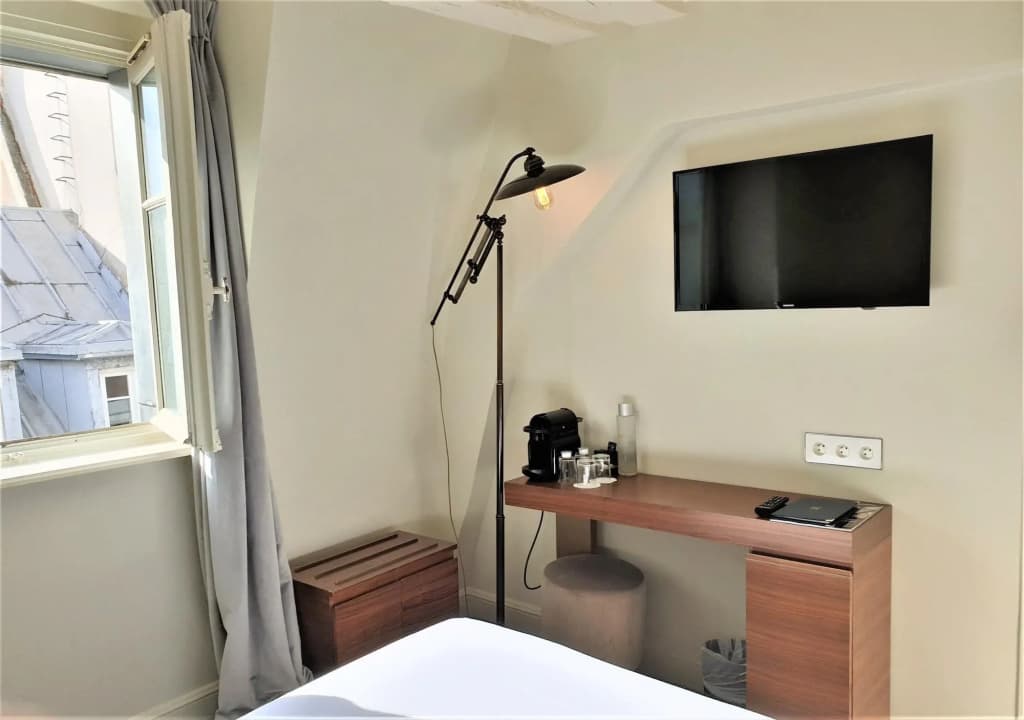 Hotel Verneuil - Photo 3