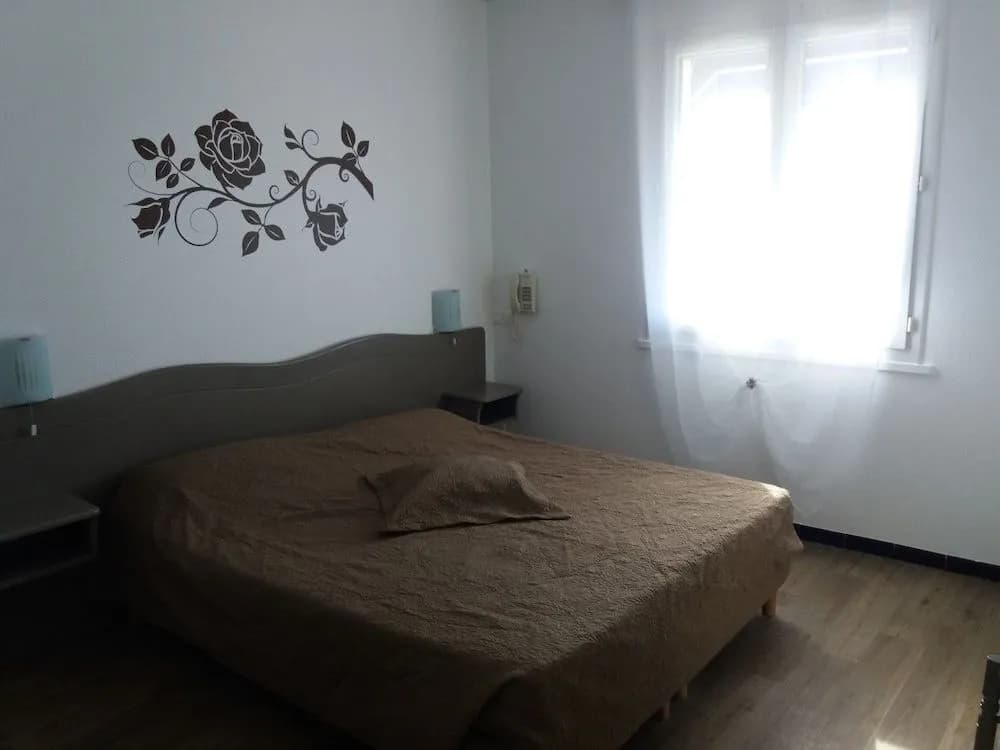 Hotel Camille - Miniature 7