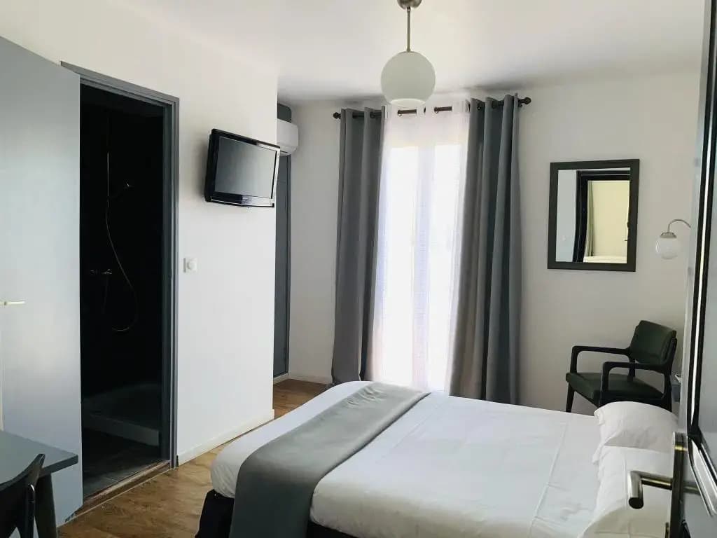 Hôtel Les Arbousiers - Photo 4