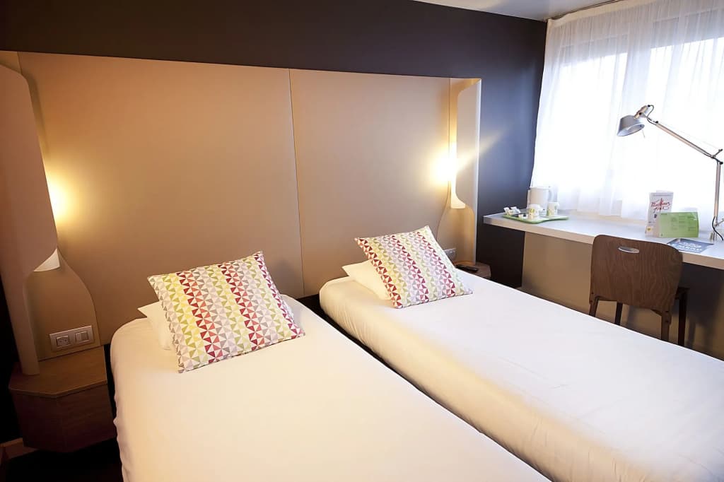 Hotel Campanile Millau - Miniature 2