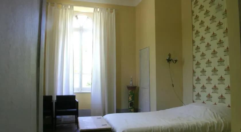 Pradia's Modern Retreat - Photo 2