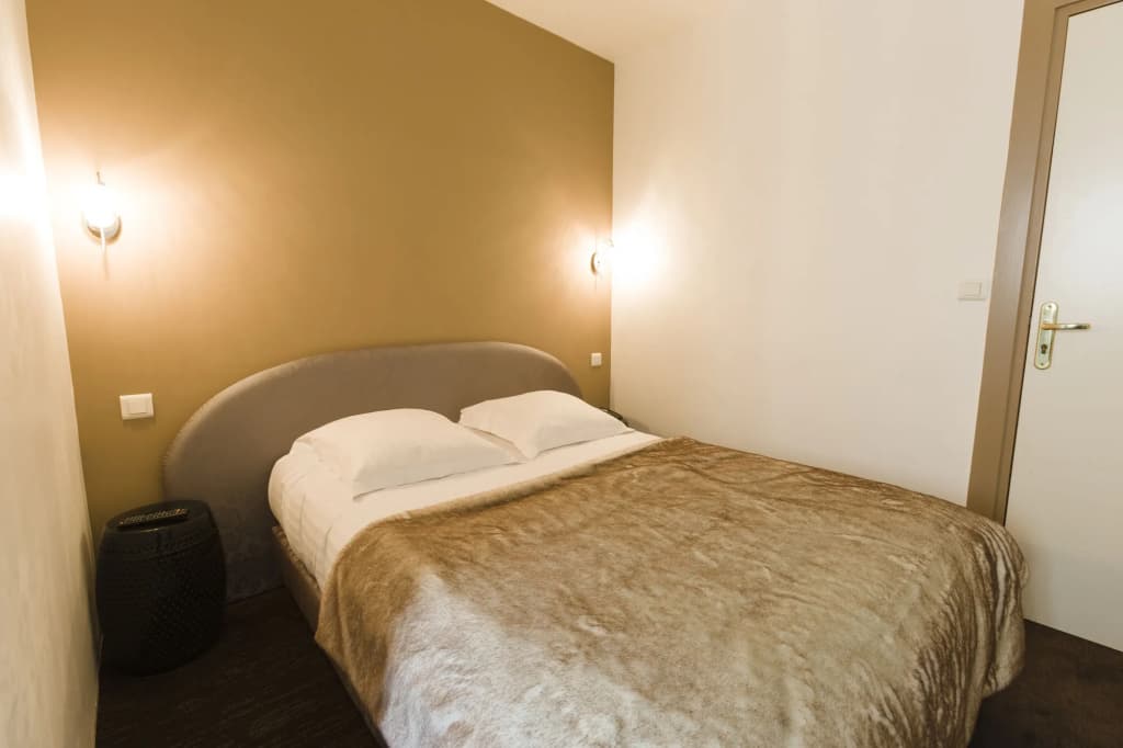 Hôtel Le Saint Louis - Photo 1