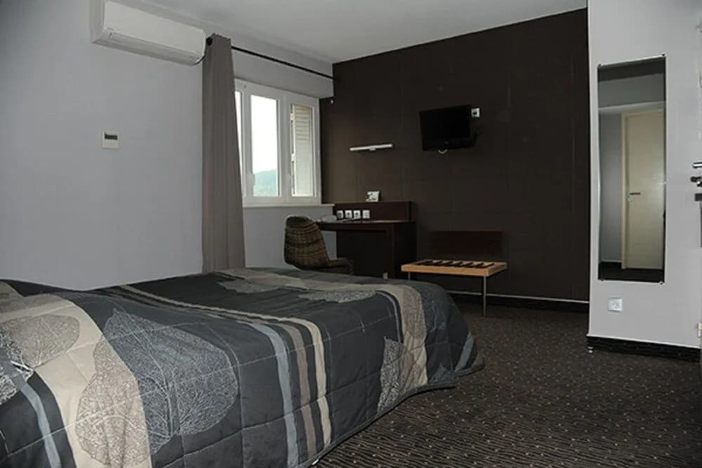 Logis Hôtel Le Bellevue - Photo 2