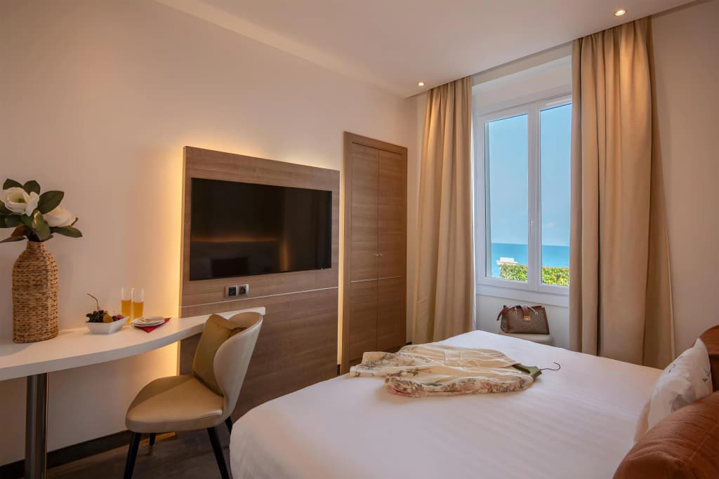Best Western Premier Hotel Prince De Galles - Photo 3
