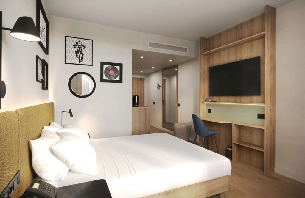 Hampton By Hilton Paris Charles De Gaulle Airport - Photo 1