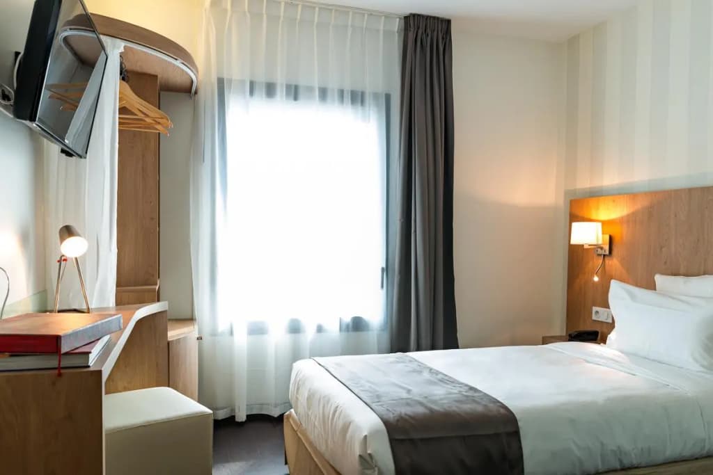 Hôtel Le Père Léon - Photo 1