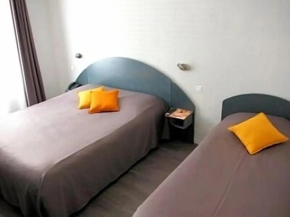 Hôtel Le Pont Bernet - Photo 2
