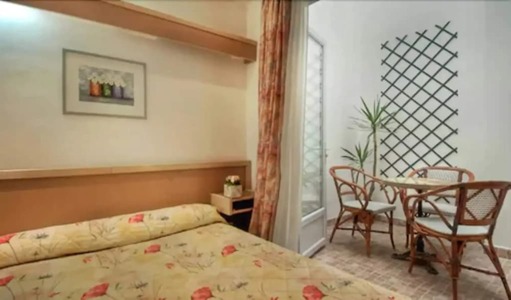 Hotel Edgar Quinet - Photo 5