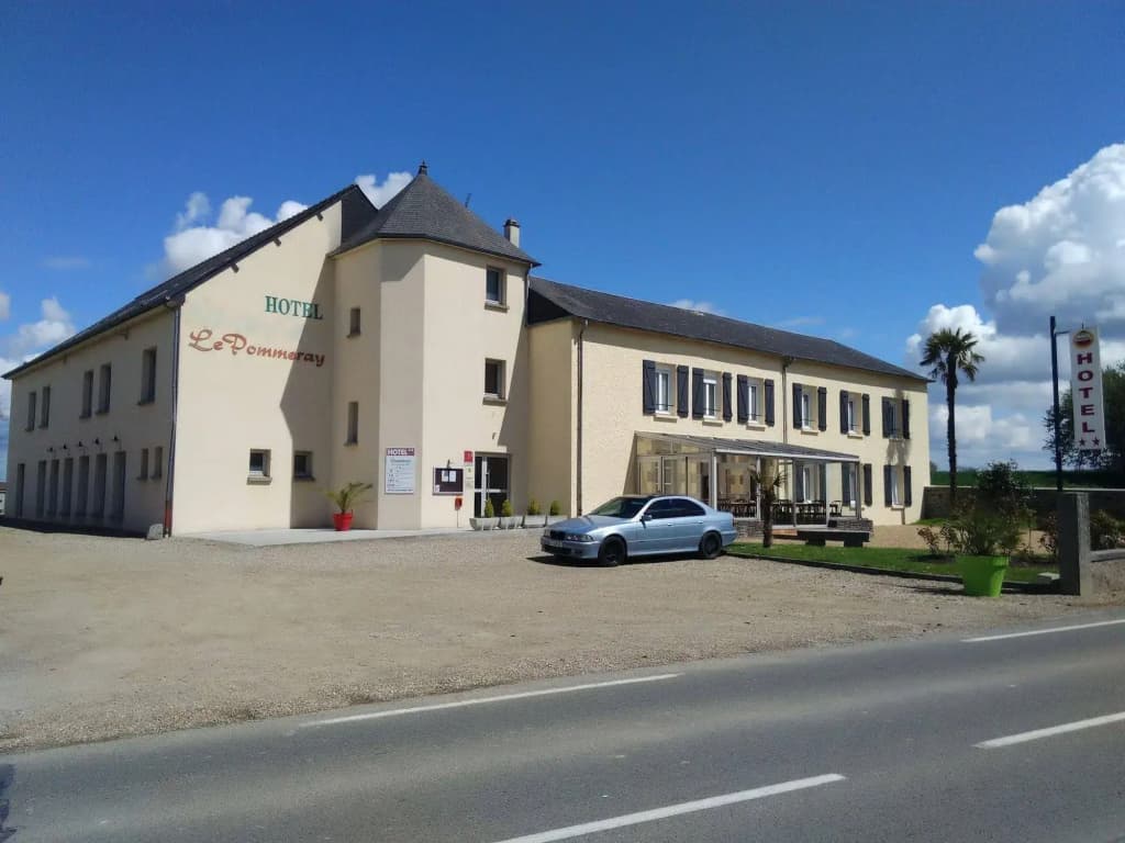 Hotel Les Montois - Photo 1