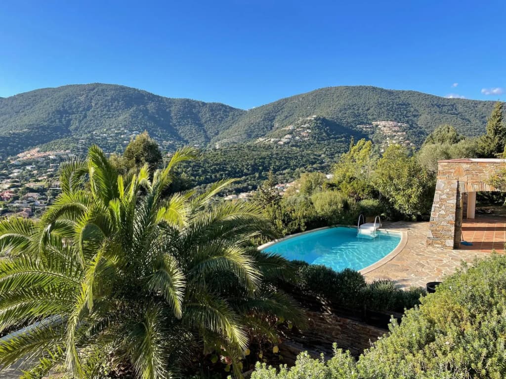 Villa in Cavalaire With Sea View & Pool - Photo 2