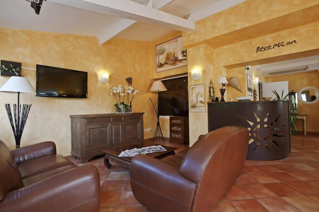 Hotel Les Calanques - Miniature 2