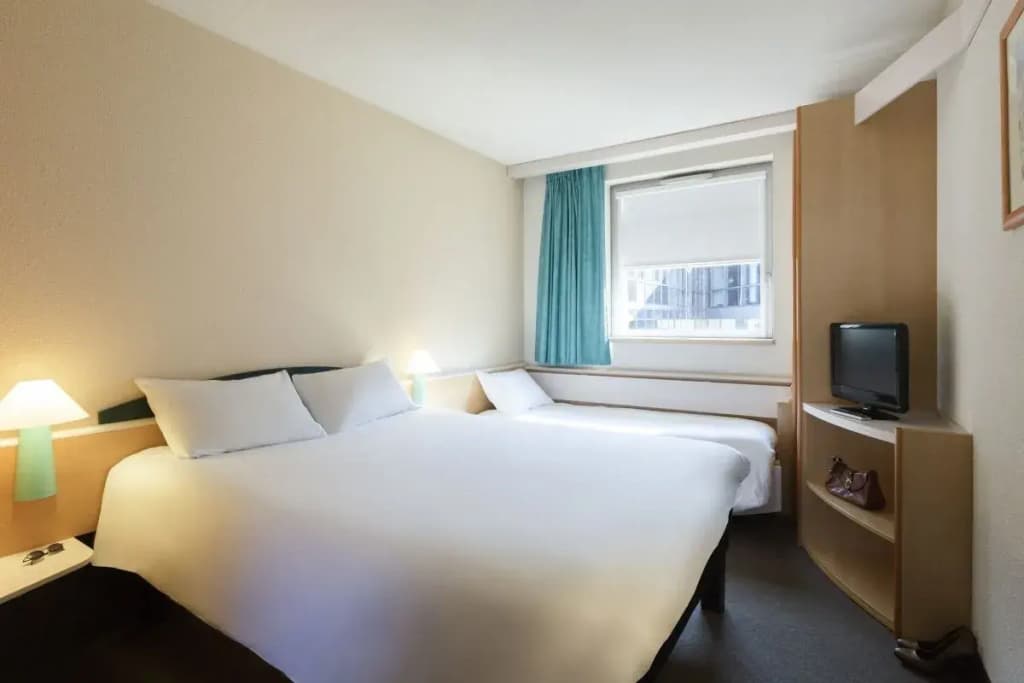 ibis Lyon Est Bron - Photo 4