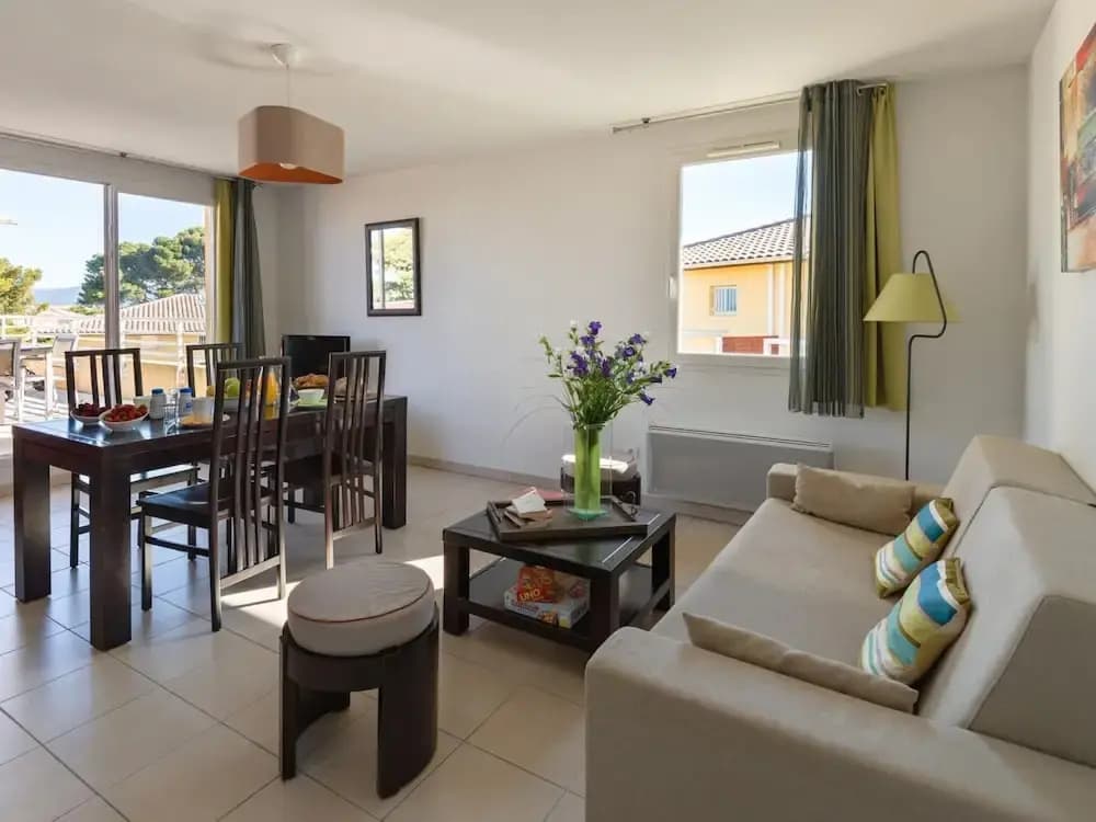 Nice Apartment With Terrace and sea View - Photo 5