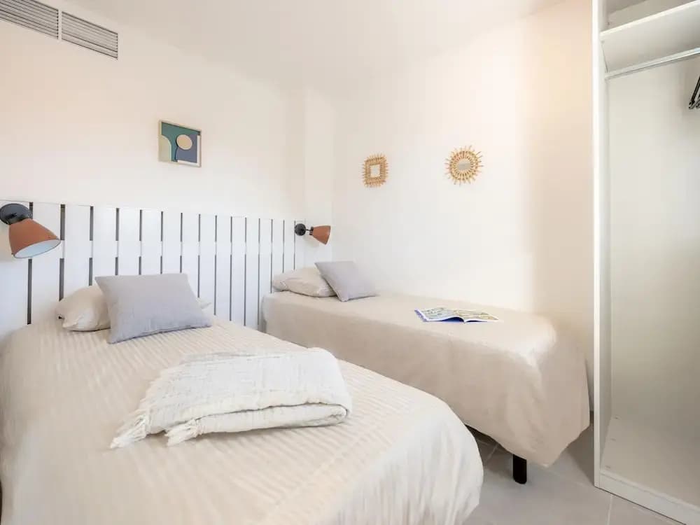 Nice Apartment With Shared Pool - Photo 2