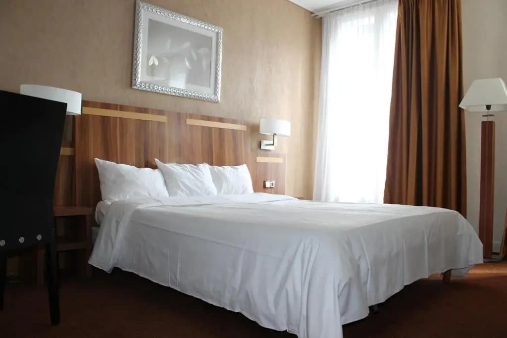 Hotel The Originals du Grand Monarque - Photo 1