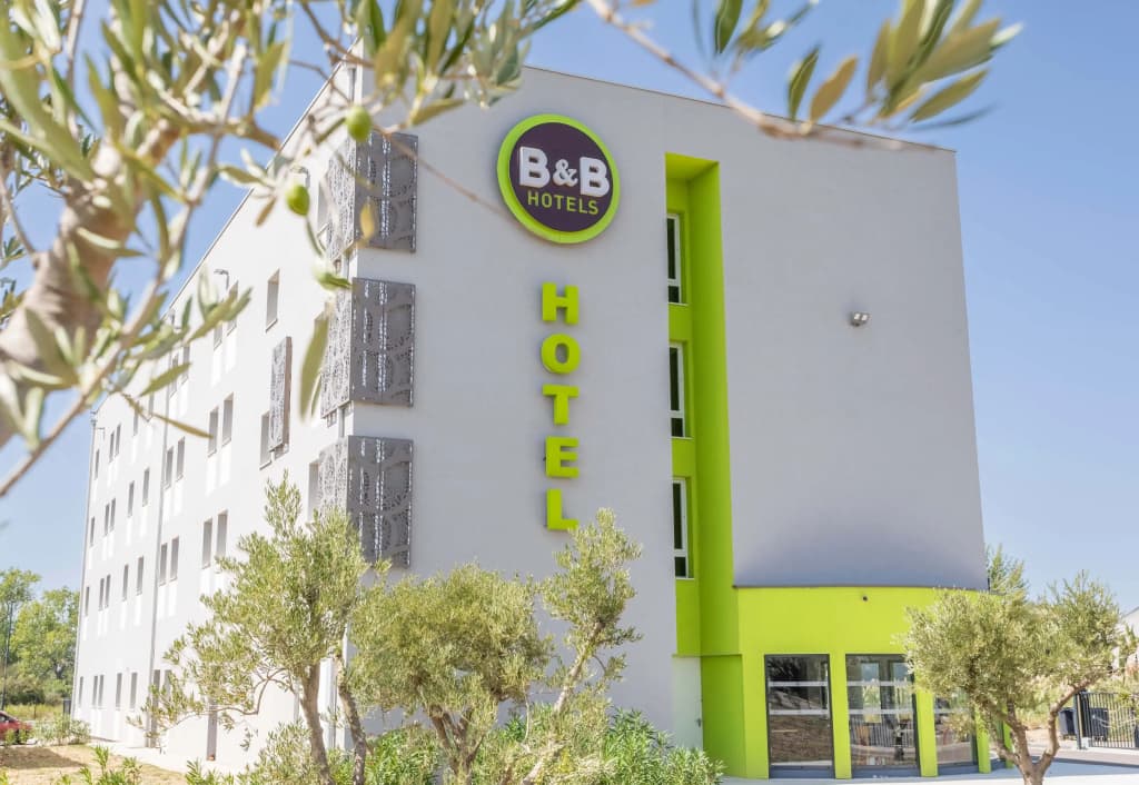 B&B HOTEL Saint-Martin-de-Crau Alpilles Camargue - Photo 1