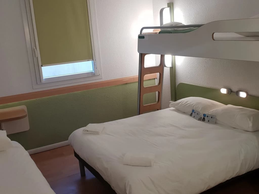 ibis budget Ajaccio - Photo 1
