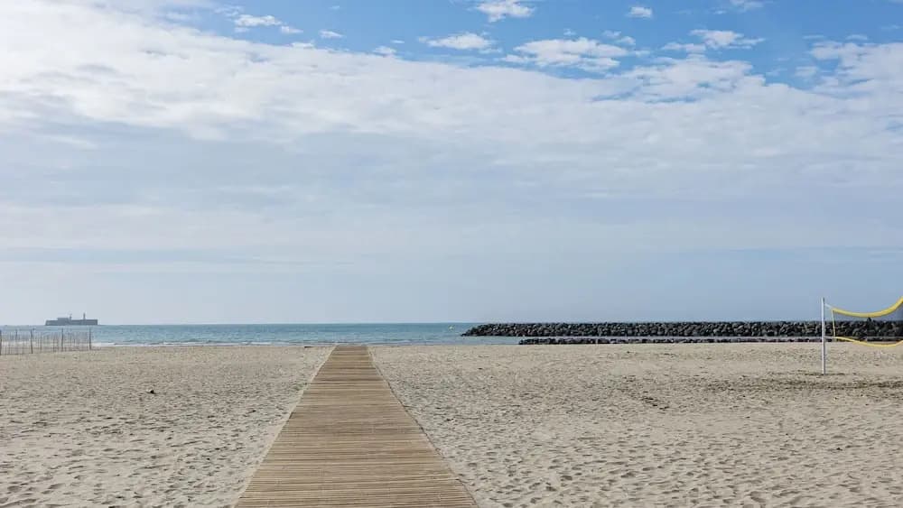 Relaxed Coastal Living in Agde - Photo 5