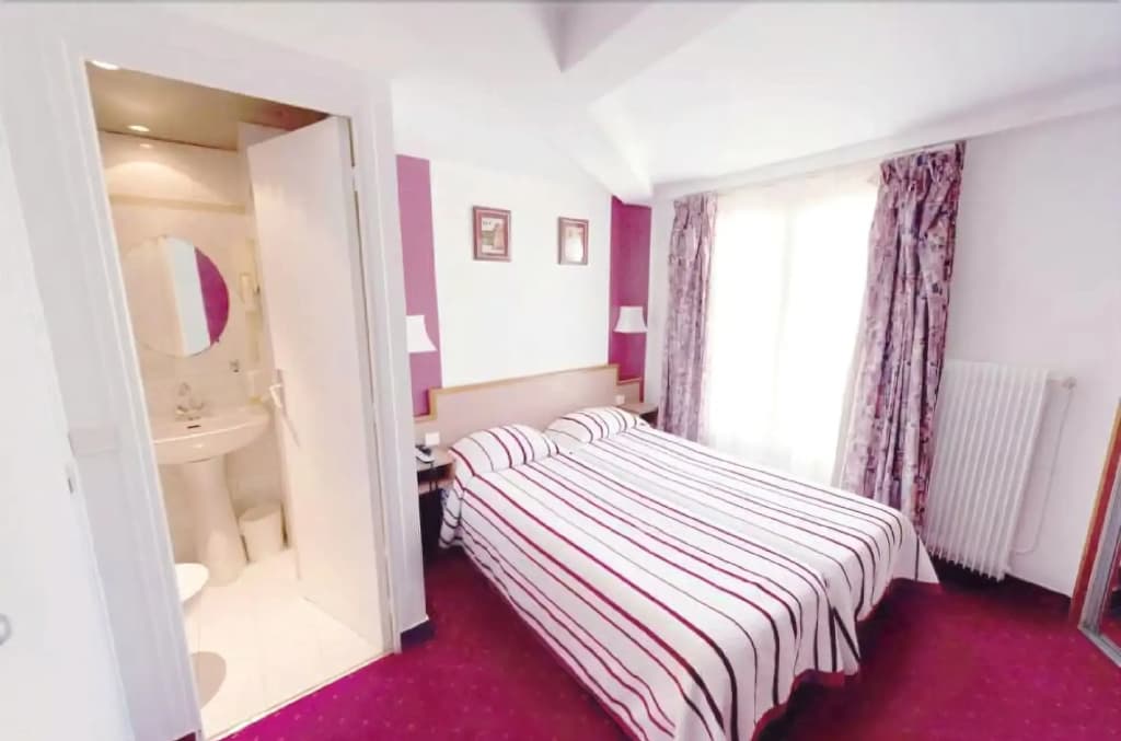 Hotel Royal Bergere - Photo 4