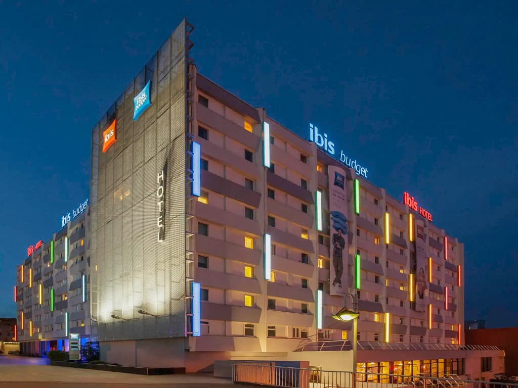 ibis Paris Porte de Bagnolet - Photo 1