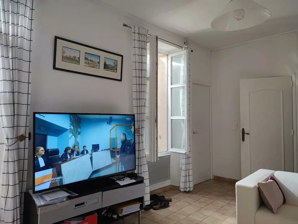 Alexandra Apartments - Photo 2
