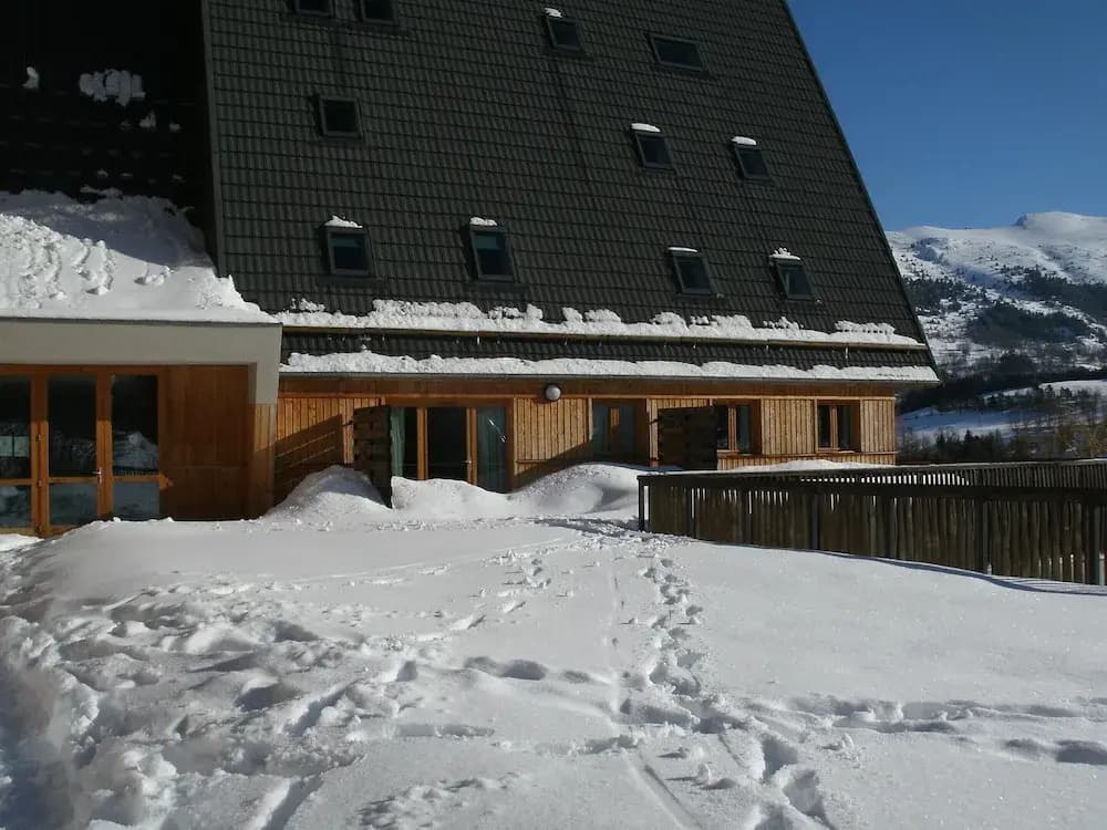 Alpine Escape Near Slopes - Photo 1