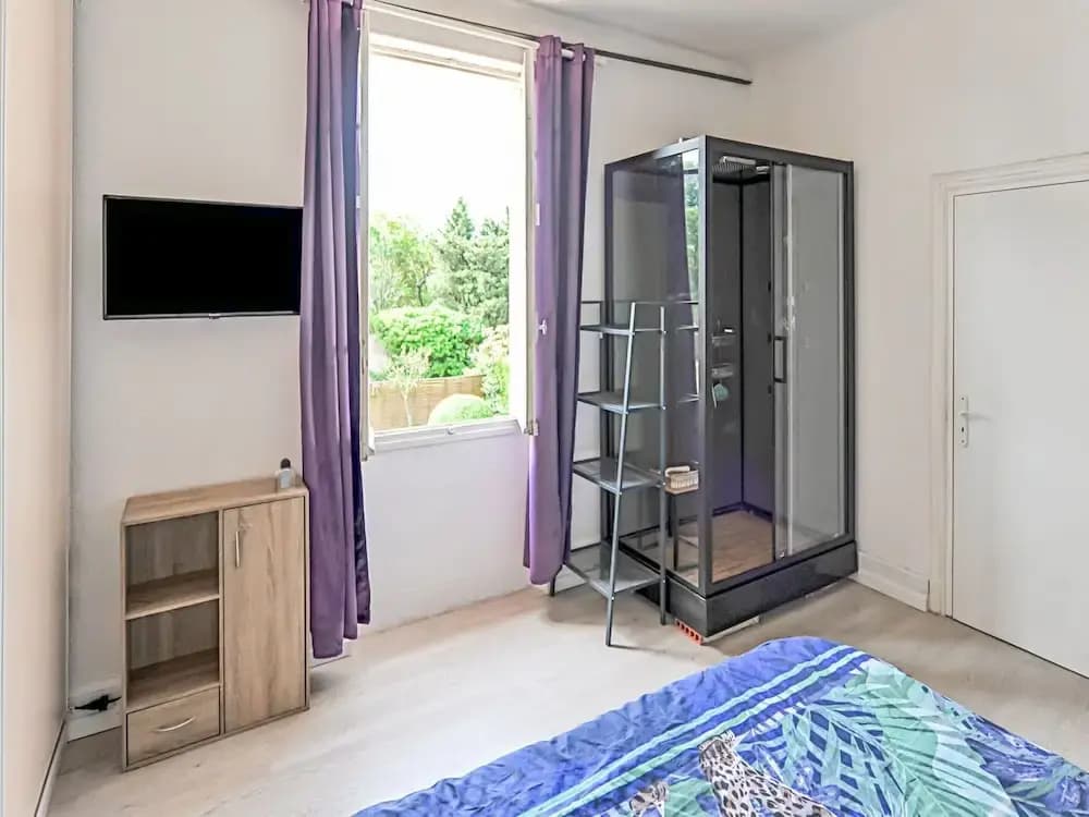 Holiday Home in Orange With Private Pool - Photo 2